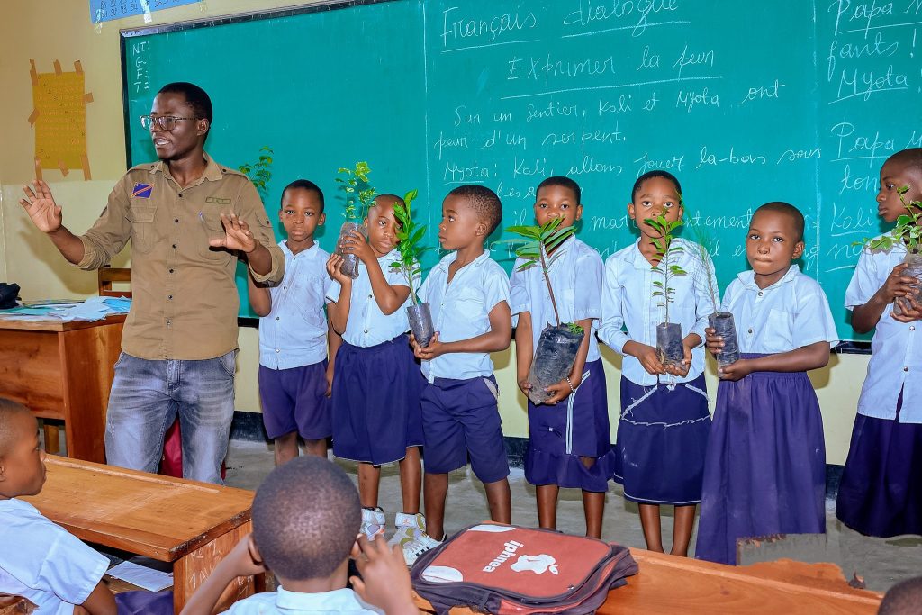Educational workshops with members of the Virunga Young Champions Eco-Clubs in schools around Virunga National Park, focusing on biodiversity, climate change, and tree-planting activities with fruit and native species. Photo credit: Charles BASHIMBE – UCCND ASBL